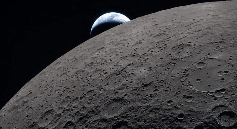 Sokk az űrből: Rejtélyes arc mosolyog a Hold sötét oldalán, a NASA asztronautái is megdöbbentek