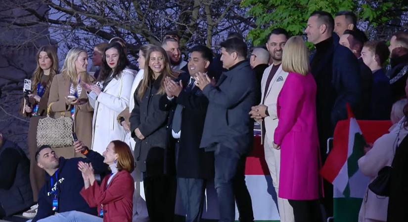 Rengeteg híresség vesz részt a mai kampányzárón