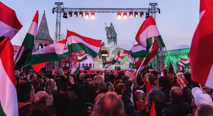 Ezt látnia kell! Óriási a tömeg, lelkesek az emberek a Fidesz-KDNP kampányzáróján – képgaléria