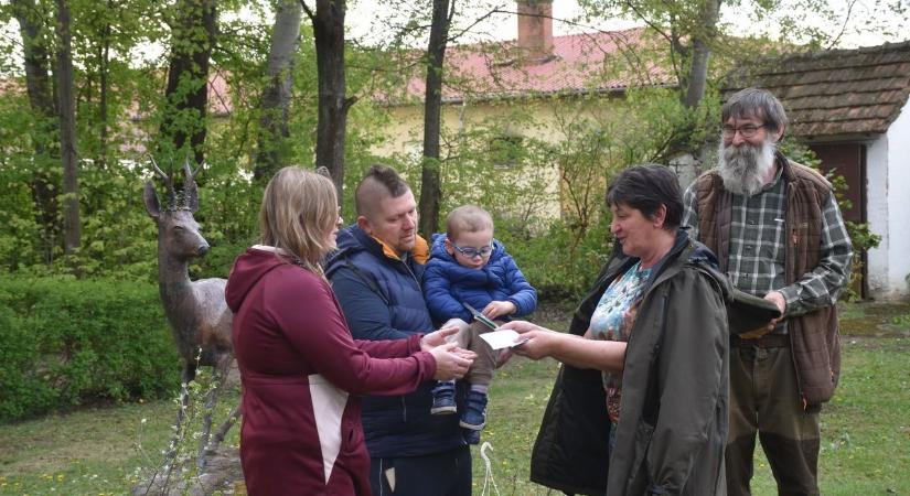 Könnyekig ható pillanatok Karcagon: a vármegyei vadászok fogtak össze a beteg Alex gyógyulásáért