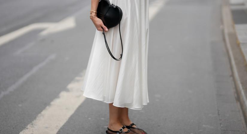 Ez a trend váltja a fehér midiszoknyát – így viseljük 2026-ban