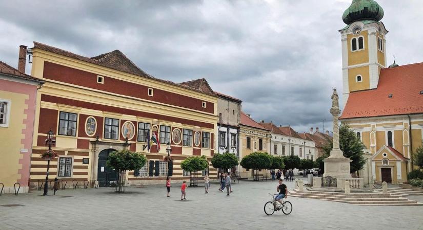 Költészet napja Kőszegen: verset mondott Hide the pain Herold és a kőszegi jegyző is