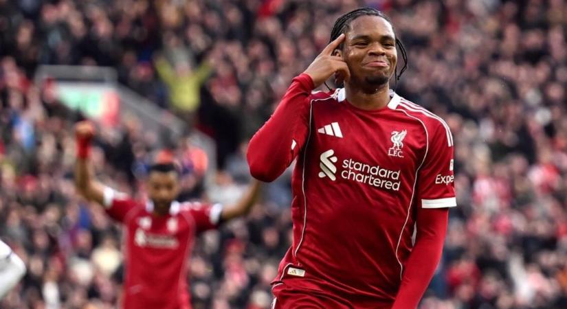 Szurkolói tiltakozás, a legfiatalabb gólszerző, és Liverpool-siker