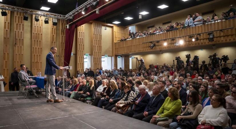 Toroczkai László és Dúró Dóra is felszólalt a Mi Hazánk kampányzáróján