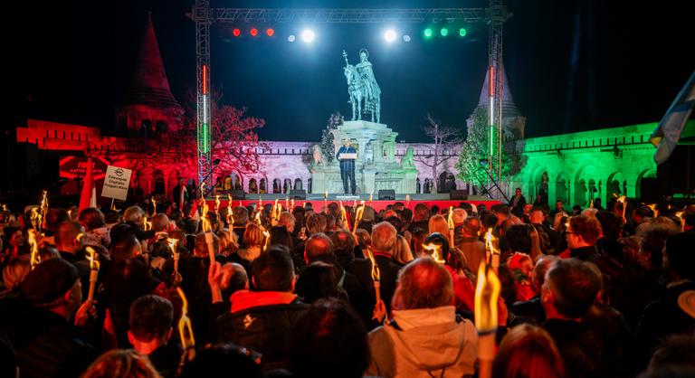 Magyar Péter sérója kevés a szavazathoz, a Fidesz a legerősebb triójával zárta a kampányt