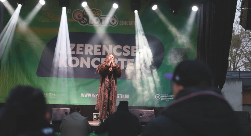 Sztárok a színpadon és nagyszerű hangulat a máriapócsi Szerencsekoncerten
