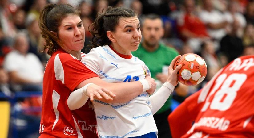 Ilyet ritkán látni kézilabdapályán: a vicces jelenet után kiállították a magyar játékost (VIDEÓ)