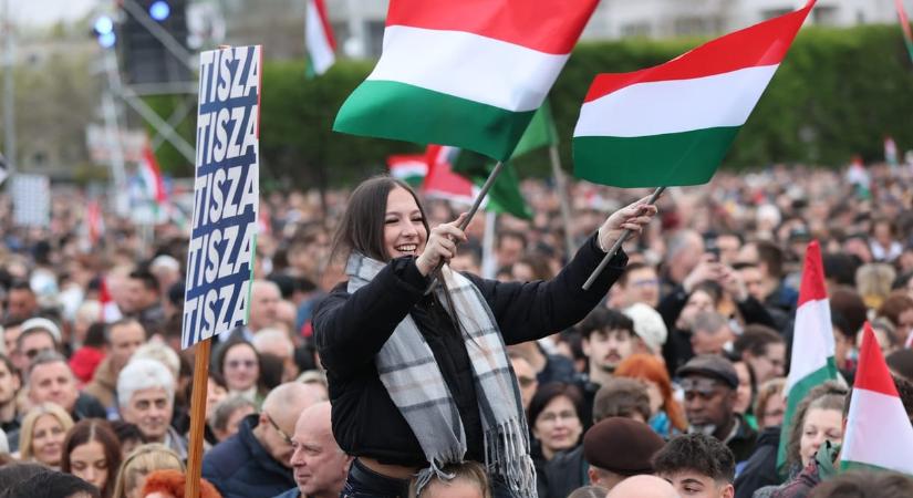 „Nálunk csak a nagymamám hiszi el, hogy háború lesz” – a Tisza debreceni kampányzáróján jártunk
