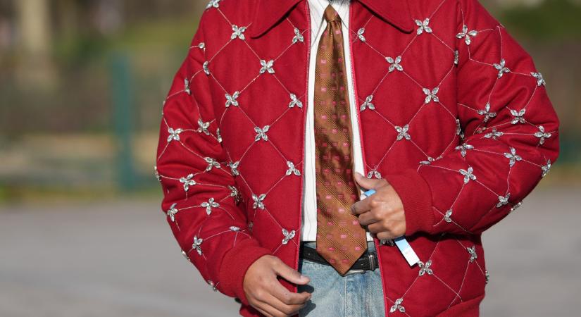 A nyakkendő nem halt meg, csak átalakult