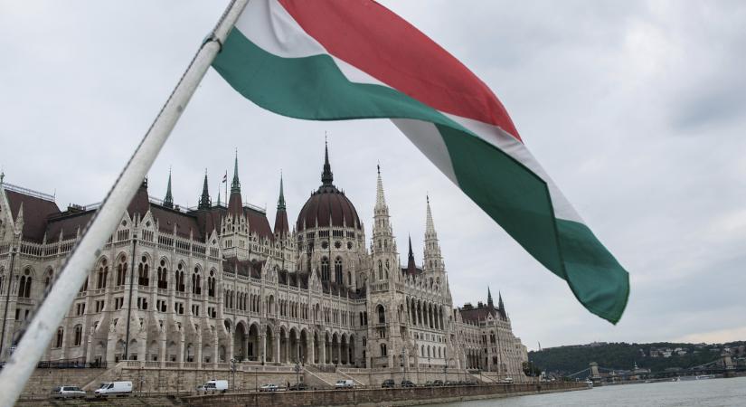 Az utolsó pillanatban történt valami a tőzsdén, pattanásig feszült a hangulat a választás előtt