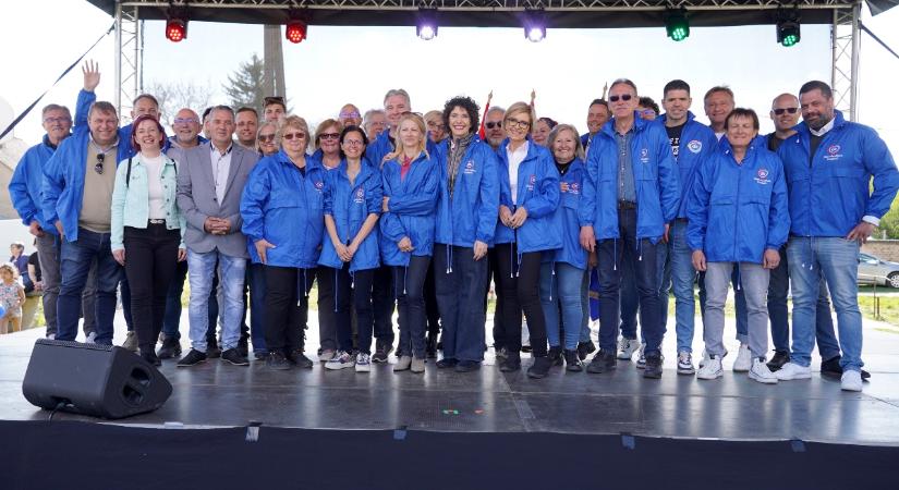 A kormányváltás nem elég, a DK rendszerváltást követel