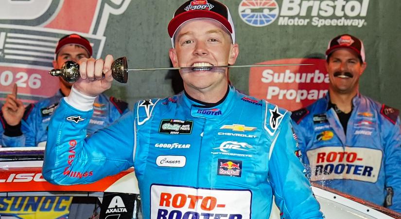 Lángoló autót, veszélyes pilótacserét, a hónap idiótáját és egy látványos hajrát hozott a NASCAR O’Reilly bristoli futama