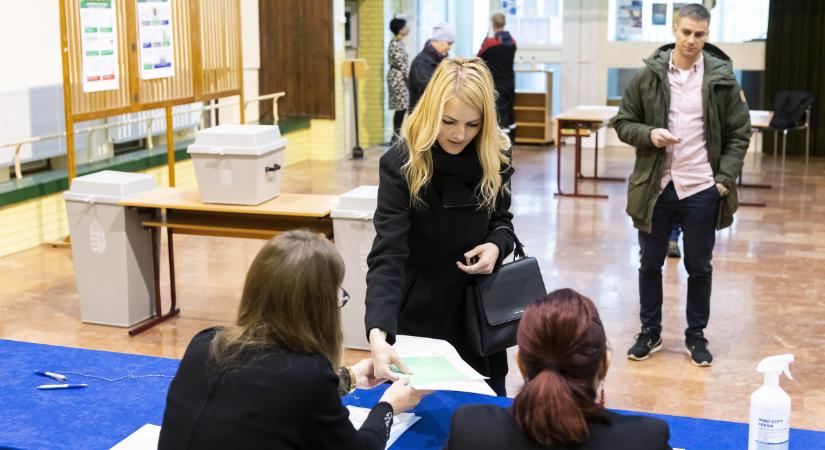 Kinyíltak a szavazófülkék, megkezdődtek az országgyűlési választások: igazolványt a zsebbe! – Részletek