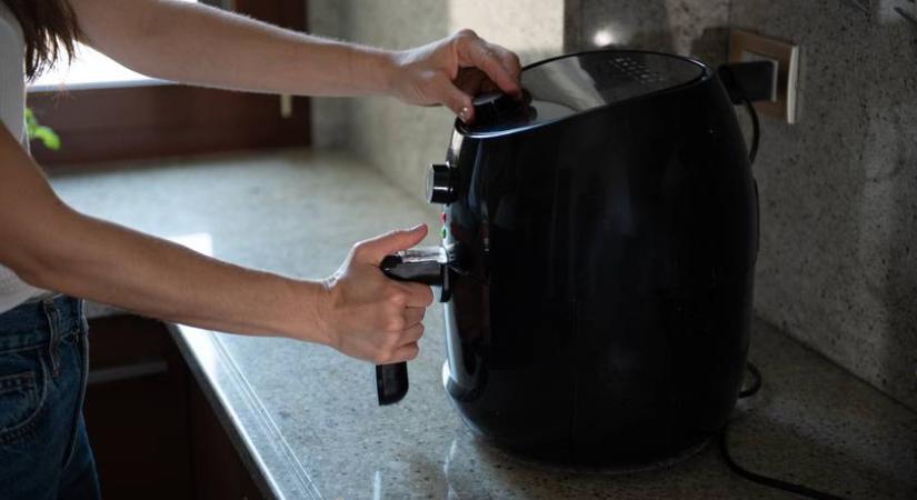 Ezt az élelmiszert sose süsd air fryerben: ételmérgezést is kaphatsz