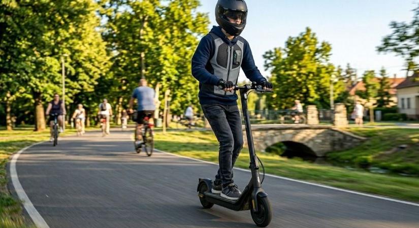 Utólag már nem drága: megérkezett az eszköz, ami megmentheti a szolnoki rolleresek életét