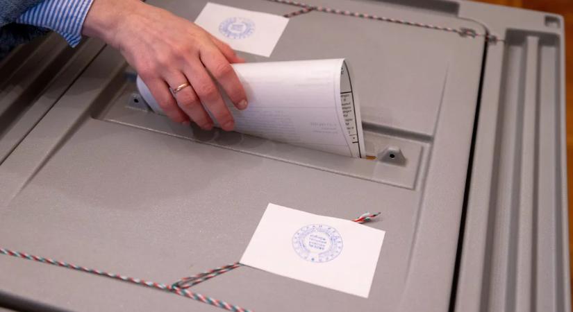 Megnyitottak a szavazókörök – Este hét óráig mintegy 7,5 millió választópolgárt várnak