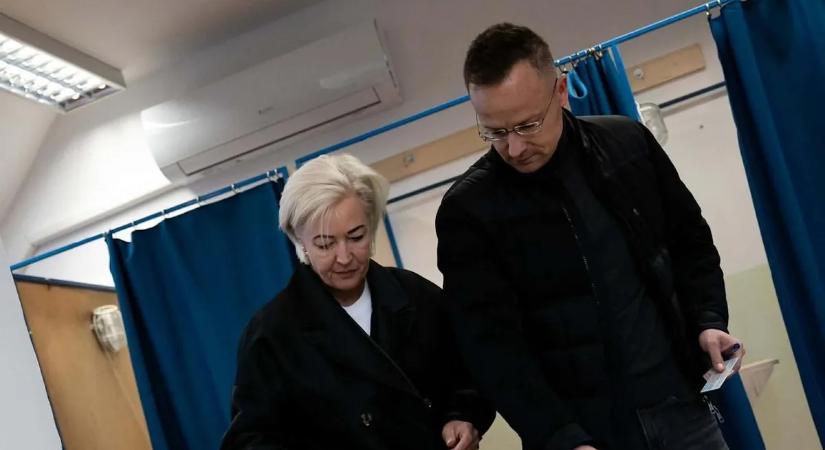 Fotó: Szijjártó Péter korán kelt, már le is adta a szavazatát