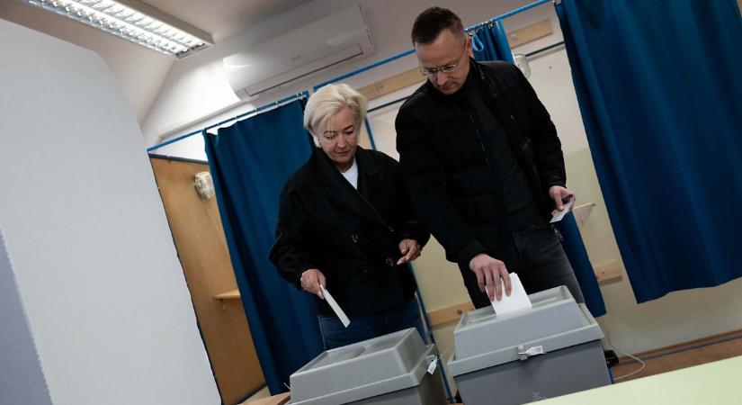 Választás 2026: Szijjártó Péter a feleségével együtt adta le a szavazatát