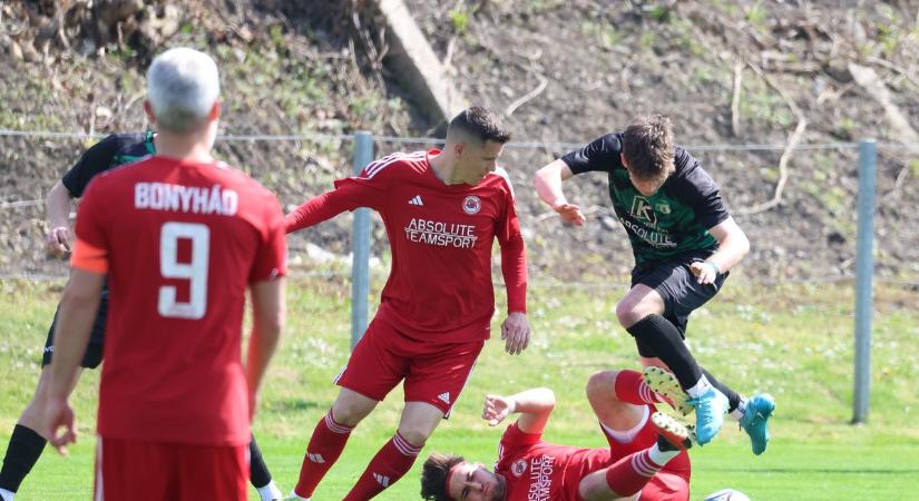 Edzője nélkül fölényesen nyerte a Nagymányok a „mini Clásicót” (galériák)