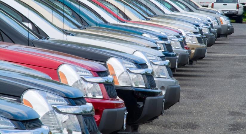 Olyan használtautó hirdetés került fel a netre, amitől a tiszások és a fideszesek is leteszik a hajukat