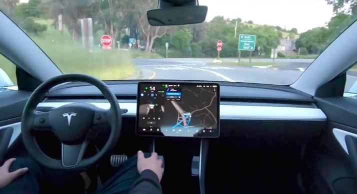 Újabb áttörés a Teslánál – Hollandiában engedélyezték az önvezető szoftvert