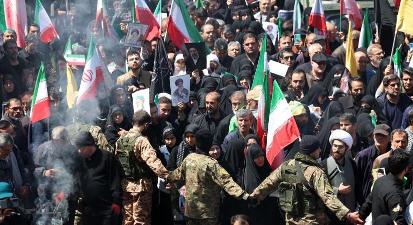 A háborúk kora folytatódik: Irán nem mond le az atomfegyverről, nincs béke az Egyesült Államokkal