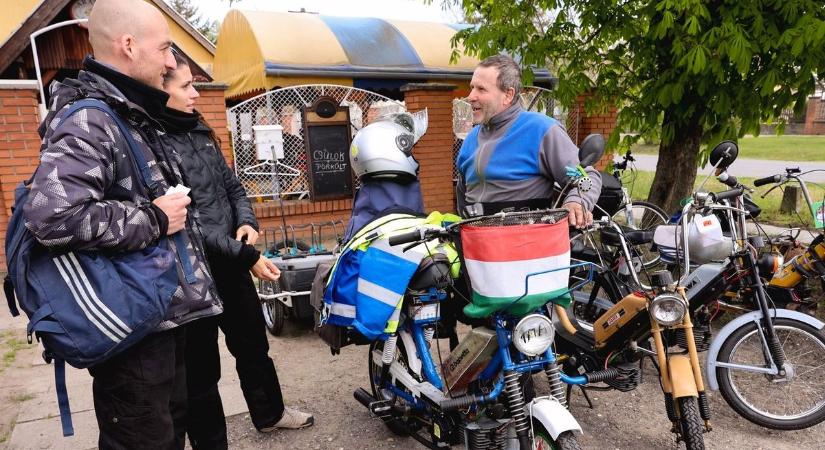 Kétüteműek lepték el Szatymazt, nem mindennapi látvány fogadta a helyieket