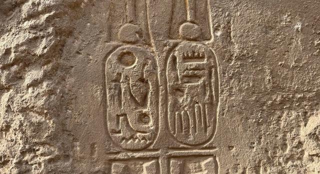 II. Ramszesz nevét viselő hieroglifákat találtak Luxorban