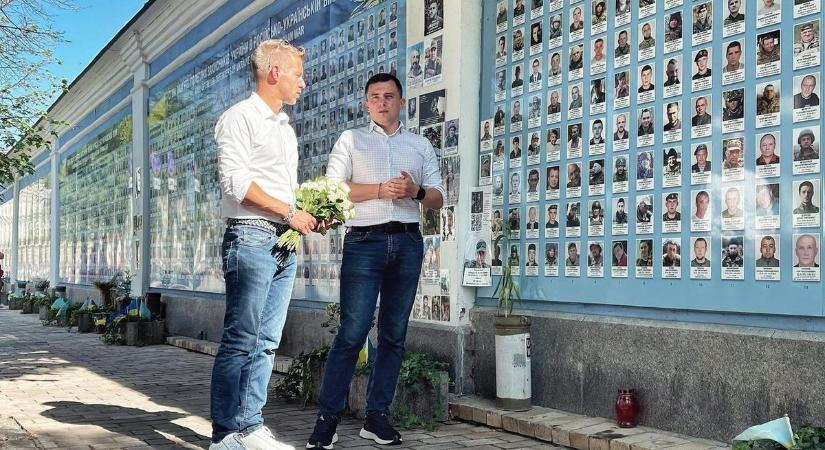 Magyar Pétert akarja hatalomra juttatni Zelenszkij