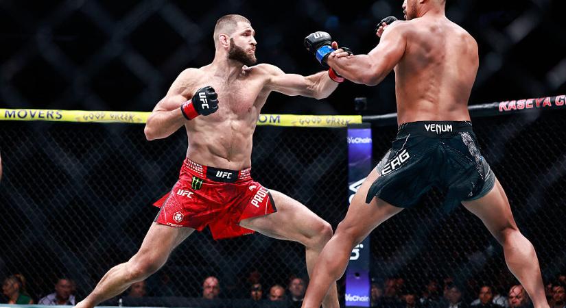 Megsérült a ketrecharcos, majd pillanatokkal később egy óriási KO-val világbajnok lett