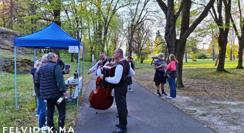 Fürdői borséta, ahol bemutatkozik a honti borvidék