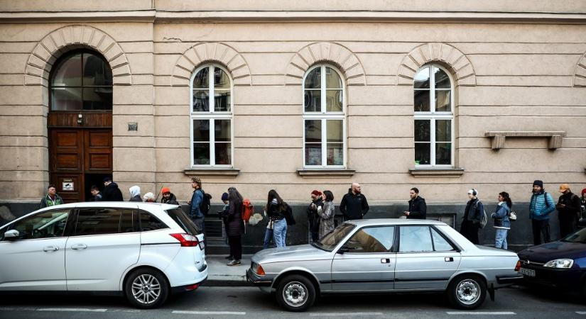 Részvétel a csatatereken: Pócs kerületében megindultak a szavazók