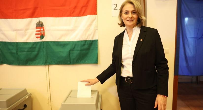 Csibi Krisztina: „Békét a háború helyett, biztonságot a káosz helyett” (képgalériával)