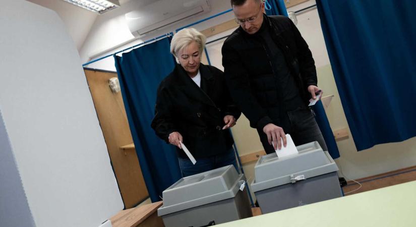 Szijjártó Péter szerint az emberek a háborúról vagy a békéről döntenek a választásokon