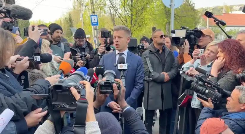 Magyar Péter leadta a voksát, súlyos dolgokat vár a TISZA Párt elnöke