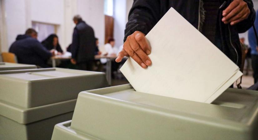 Választás 2026. Mosonmagyaróvár - Az 5. számú választókerületben öt jelöltre voksolhatunk, íme a reggeli adatok