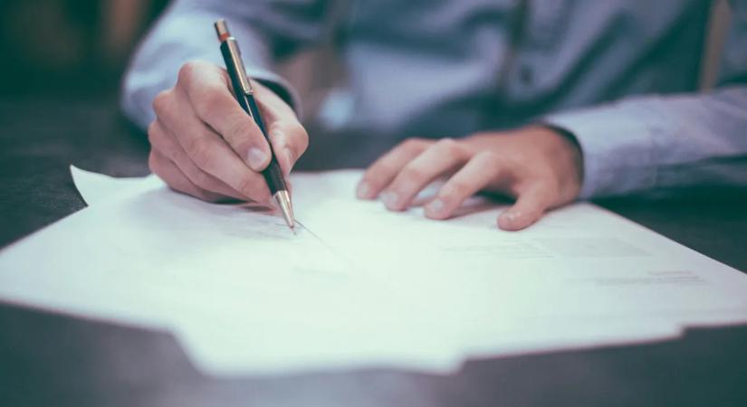 Munkáltatói felmondás szabályai: ezt ne posztolja ki, ha most rúgták ki