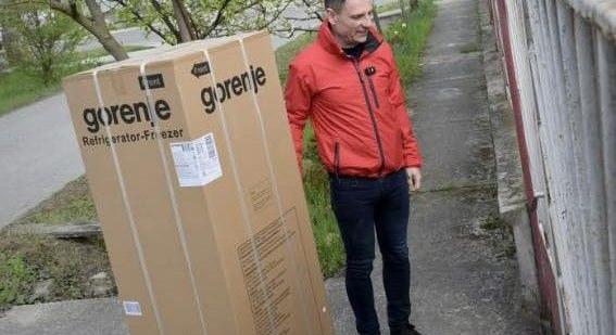 Hűtőszekrényekkel dolgozná le tetemes hátrányát a körzetében Tuzson Bence