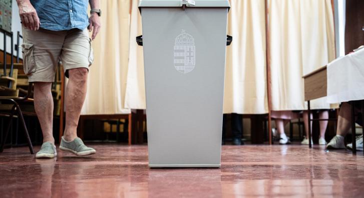 Dráma a választáson: balesetet szenvedett egy bizottsági tag