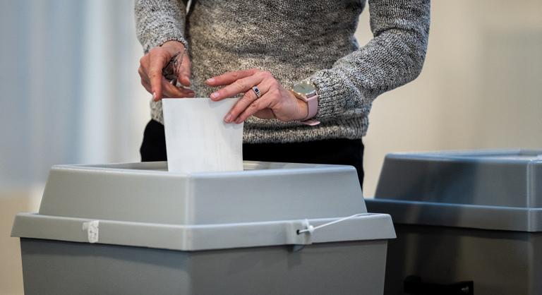 Brutális tempóban telnek az urnák, újabb csúcsot döntöttek a részvételi adatok