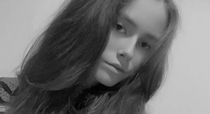 Miközben az ágyában aludt: megülte a 19 éves lányt a család kutyája