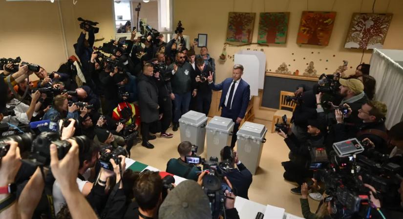 Magyar Péter szavazott, majd közölte, két ciklusban maximálják a miniszterelnöki hivatalt, ha nyernek