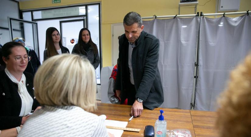 Cseh Tamás: Ez a mostani választás sorsdöntő Magyarország számára  fotók, videó