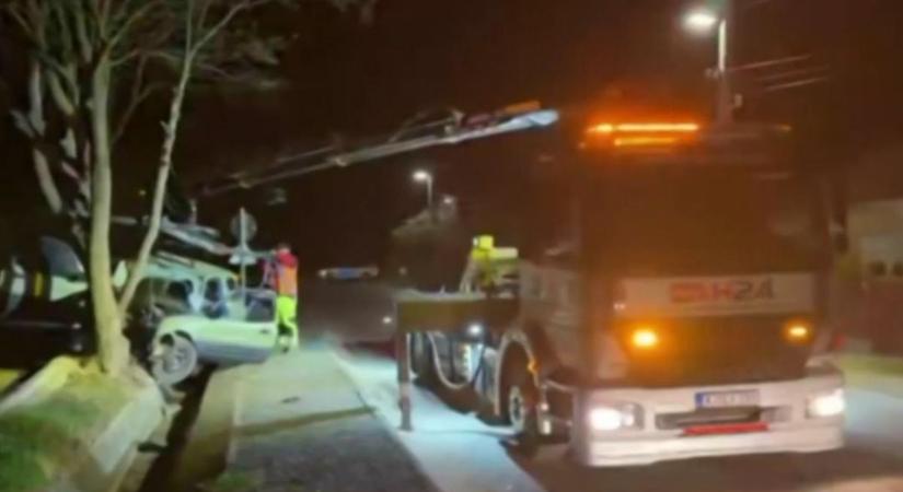 Brutális esti baleset Miskolcon: rommá tört a terepjáró, egy ember életveszélyesen megsérült – videóval