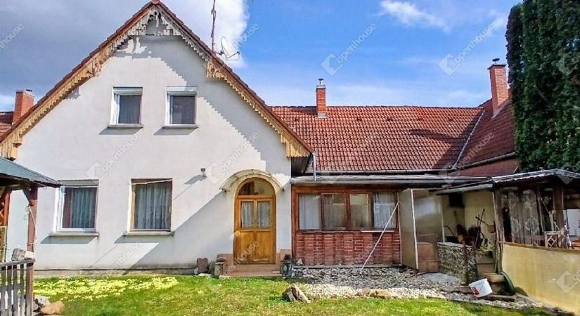 Saját erdő, medence, vasút: majdnem 200 millióért árulják a zalai város legdurvább luxusingatlanjait