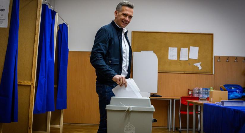 Sopron polgármestere is leadta szavazatát - fotó