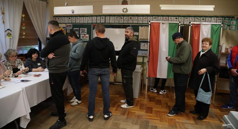 Megérkeztek a 9 órás szavazati adatok