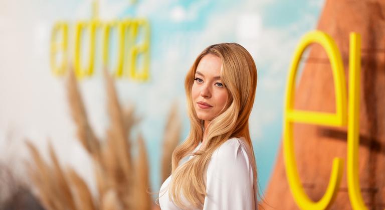 Sydney Sweeney szerint a meztelenkedés miatt nem veszik komolyan, egyre nagyobb pácban az Eufória