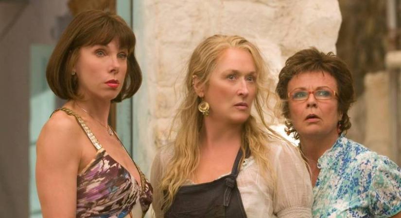 A Mamma Mia! nagyszájú Tanya-ja ma is nagyon dögös: a valóságban szőke hajjal hódít a 73 éves Christine Baranski
