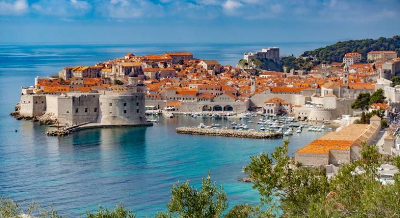 A levegőben biciklizhetsz a tengerparti város felett: sok magyar számára elérhető élményt mutatunk